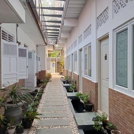 Bu Sepuh Guesthouse Sangkanurip Экстерьер фото