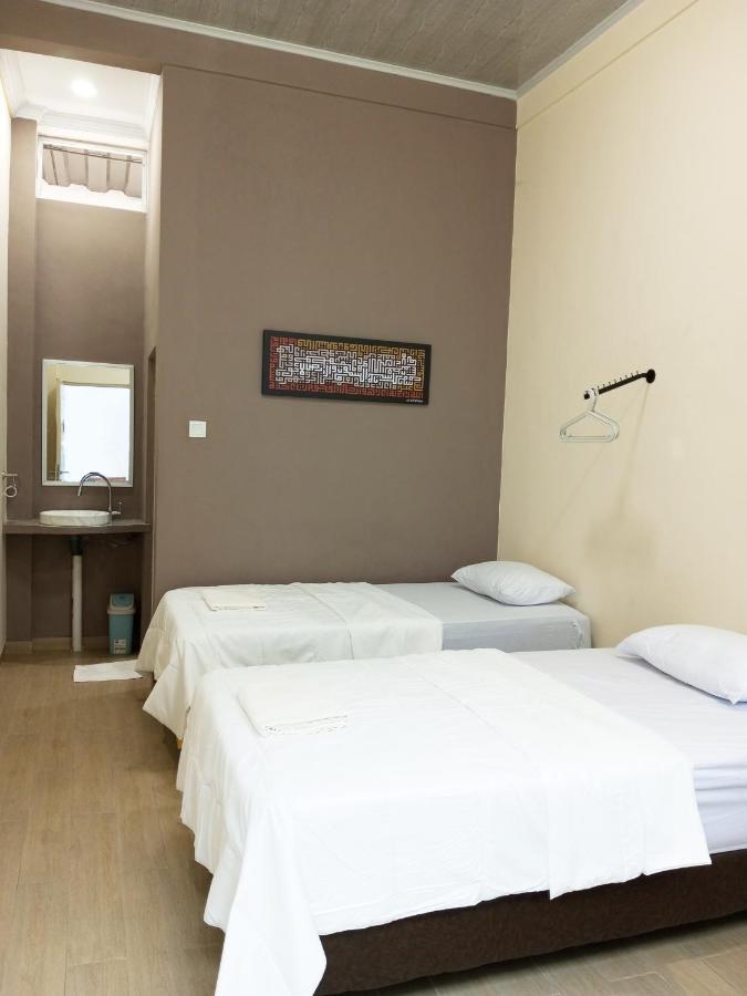 Bu Sepuh Guesthouse Sangkanurip Экстерьер фото