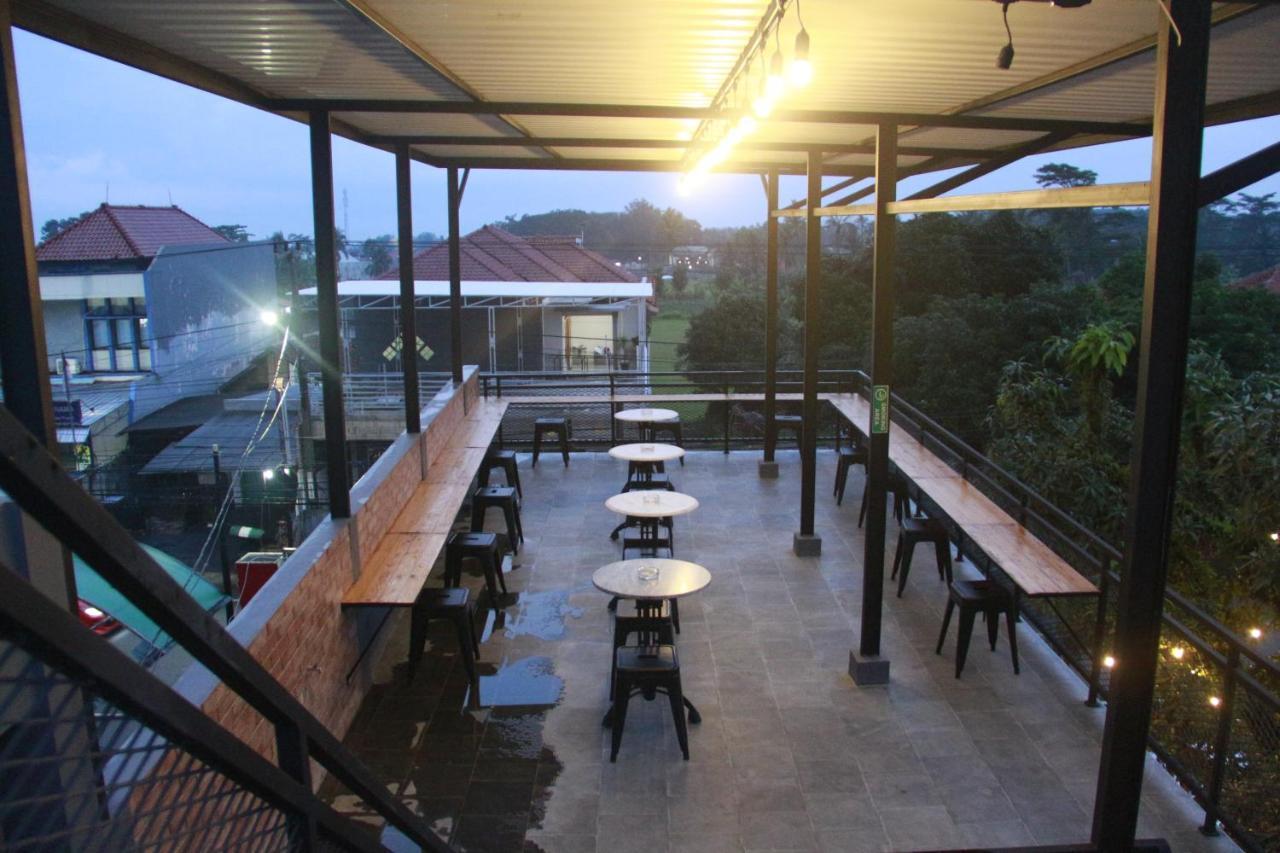 Bu Sepuh Guesthouse Sangkanurip Экстерьер фото