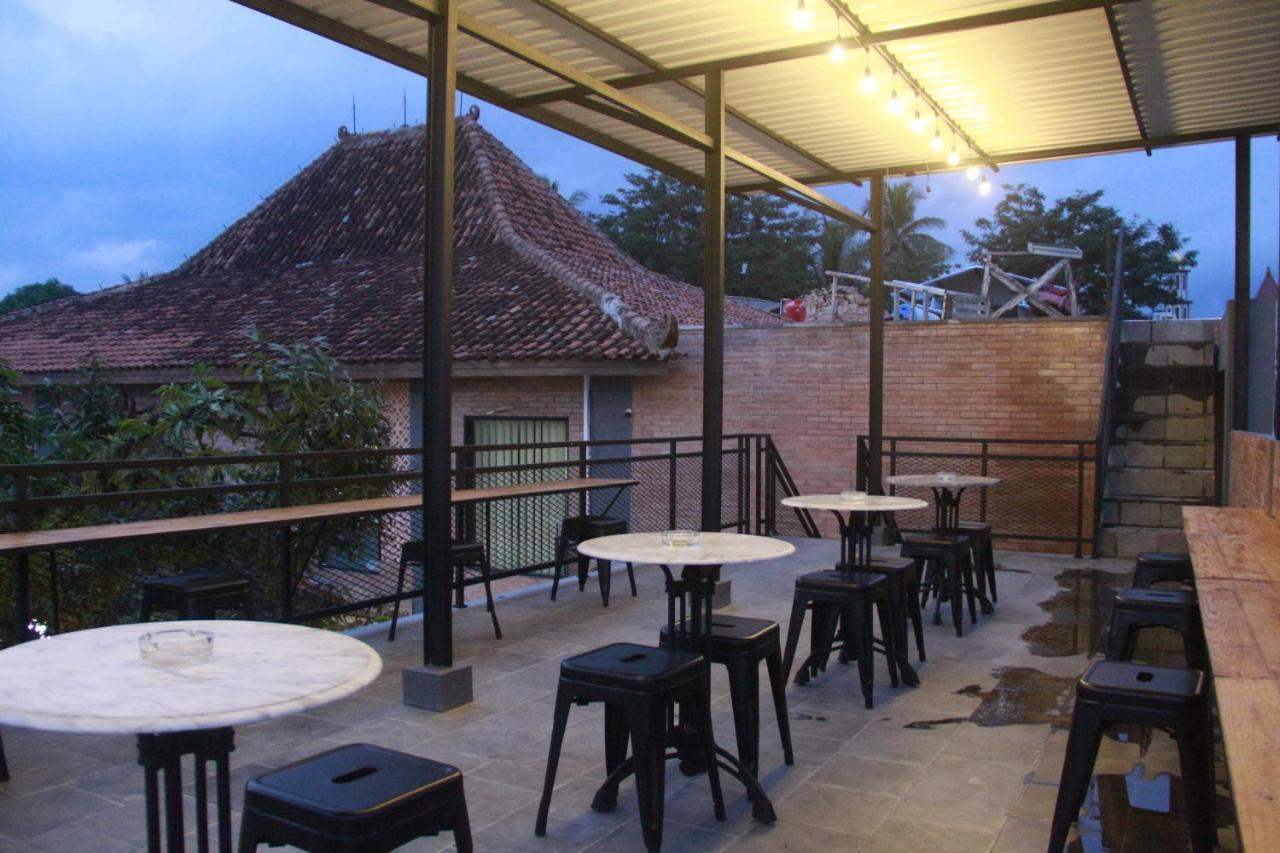 Bu Sepuh Guesthouse Sangkanurip Экстерьер фото